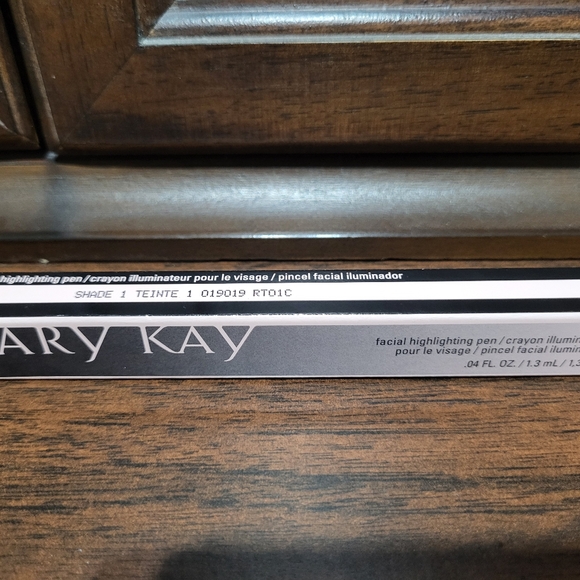 Mary Kay Facial Highlighting Pen - Picture 2 of 2